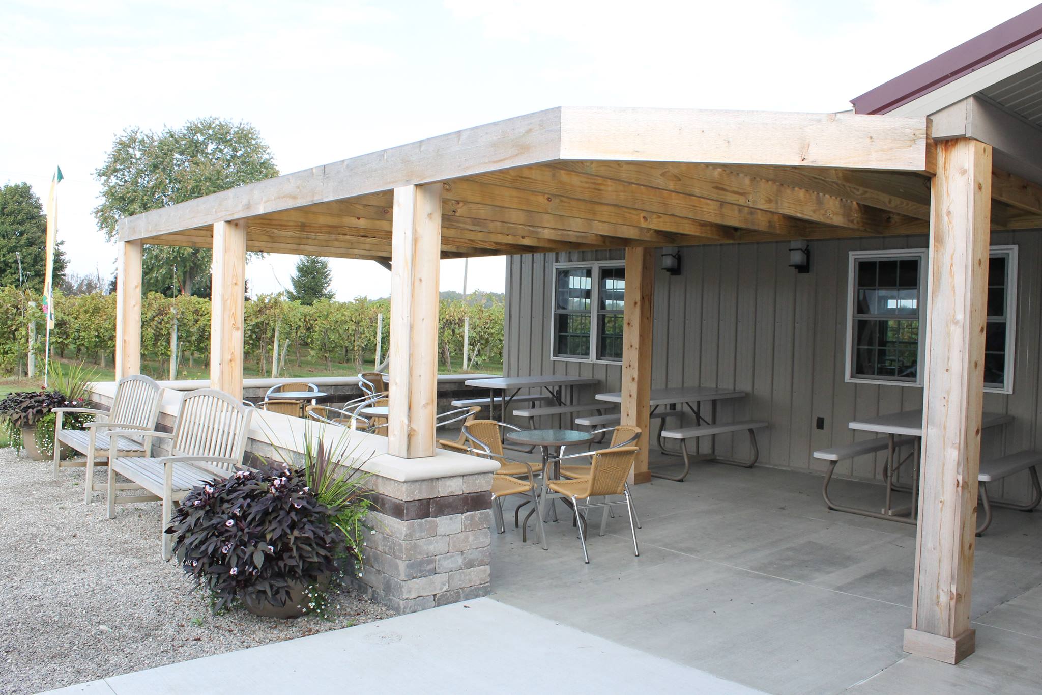 Knotty Vines Winery Seating Area